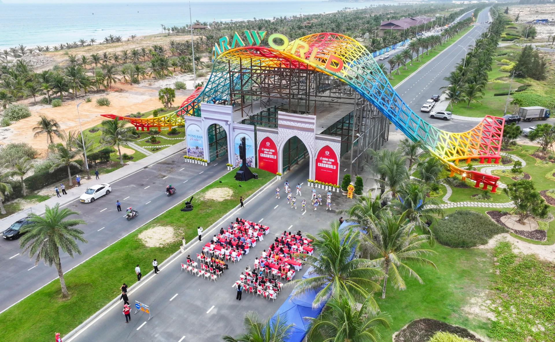 Toàn cảnh cổng chào CaraWorld nhìn từ trên cao.