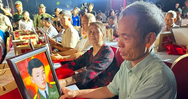 ពេលវេលាដ៏រំជួលចិត្តនៃការ "ជួប" ទុក្ករបុគ្គលម្តងទៀត