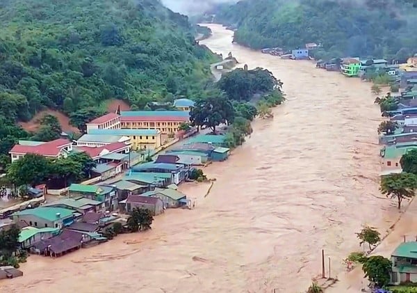 Tối 25/7, vẫn còn hơn 60.000 người bị cô lập do mưa lũ ở tỉnh Nghệ An.