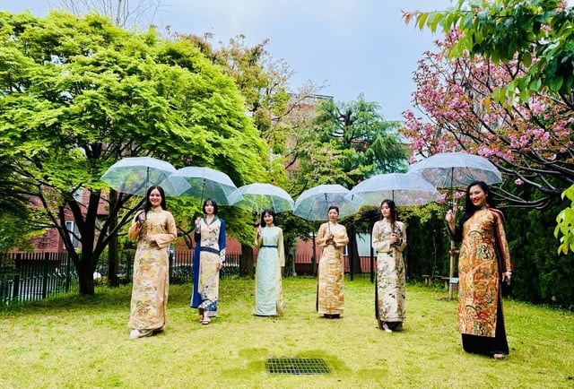 Giữ văn hóa truyền thống trong tà áo dài hiện đại - Ảnh 3.