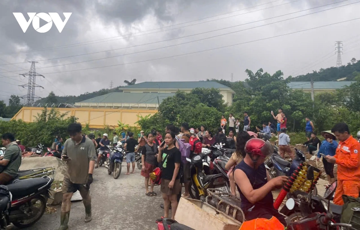 ជនរងគ្រោះដោយទឹកជំនន់ មានការភ័យស្លន់ស្លោចំពោះព័ត៌មានមិនពិតអំពីការបាក់ទំនប់វារីអគ្គិសនី Ban Ve