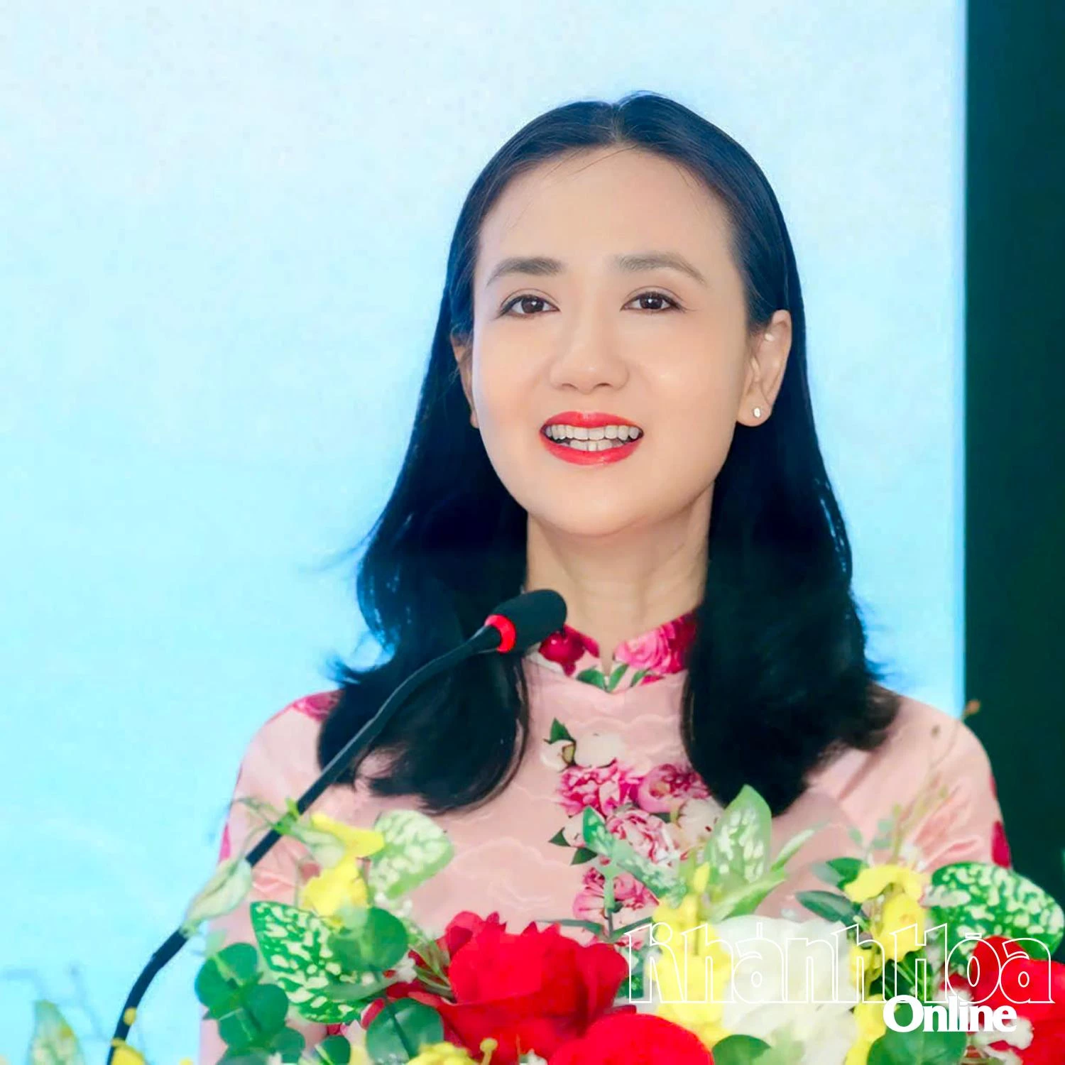 លោកស្រី Nguyen Quynh Nga។