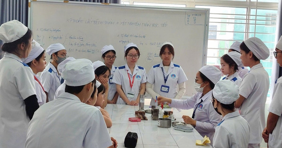 Đào tạo nhân lực y tế cho thị trường lao động