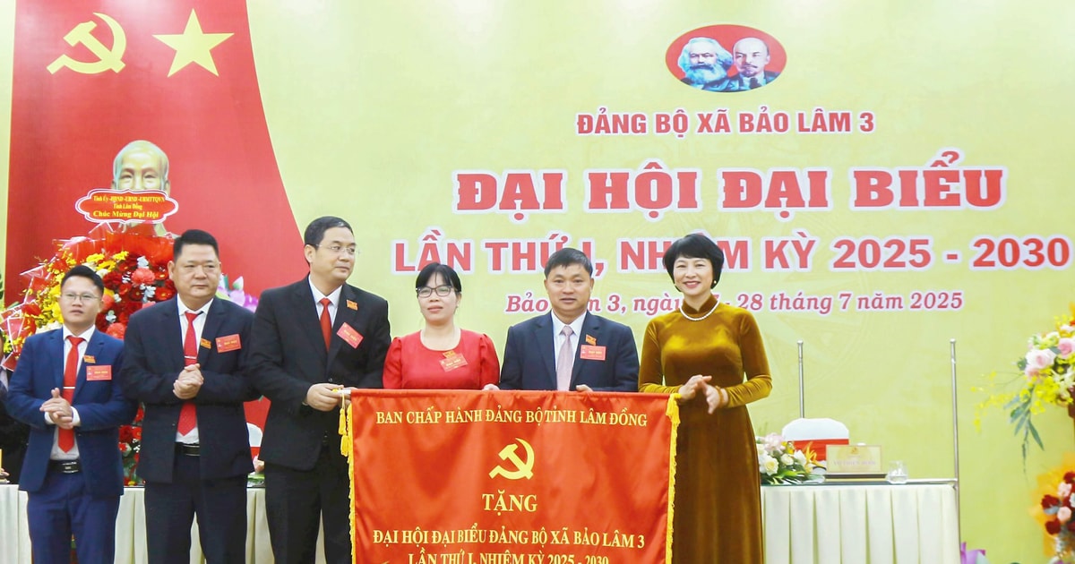Phó Bí thư Tỉnh ủy, Chủ tịch Ủy ban MTTQ Việt Nam tỉnh Lâm Đồng Phạm Thị Phúc dự Đại hội Đảng bộ xã Bảo Lâm 3