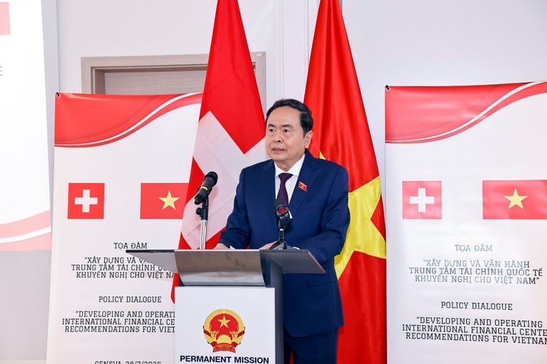 vna-potal-chu-tich-quoc-hoi-tran-thanh-man-du-khai-mac-toa-dam-xay-dung-va-van-hanh-trung-tam-tai-chinh-quoc-te-va-khuyen-nghi-cho-viet-nam-8176473.jpg