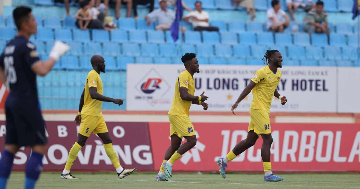 CLB Quảng Nam không bị giải thể, V-League thở phào: Cuộc ‘giải cứu’ nghẹt thở trị giá hơn 100 tỉ đồng