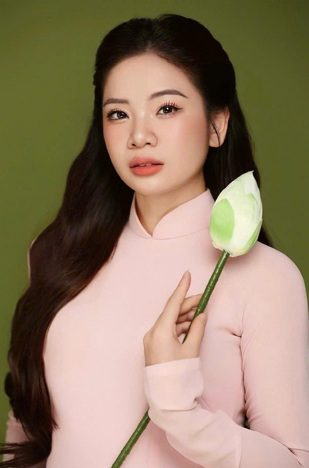 Hà Thu Hằng: Thay đổi sau giải thưởng âm nhạc, xúc động hát ca khúc tri ân - 1
