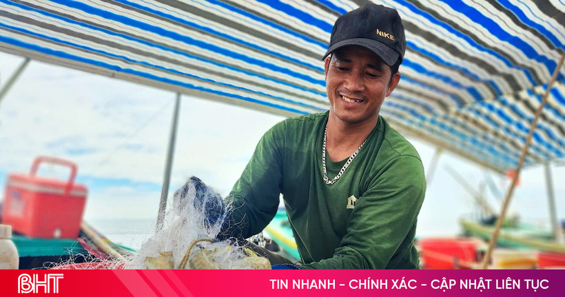 អ្នកនេសាទ Ha Tinh "វាយ" អាហារសមុទ្របន្ទាប់ពីសមុទ្រលំបាកជាច្រើនថ្ងៃ