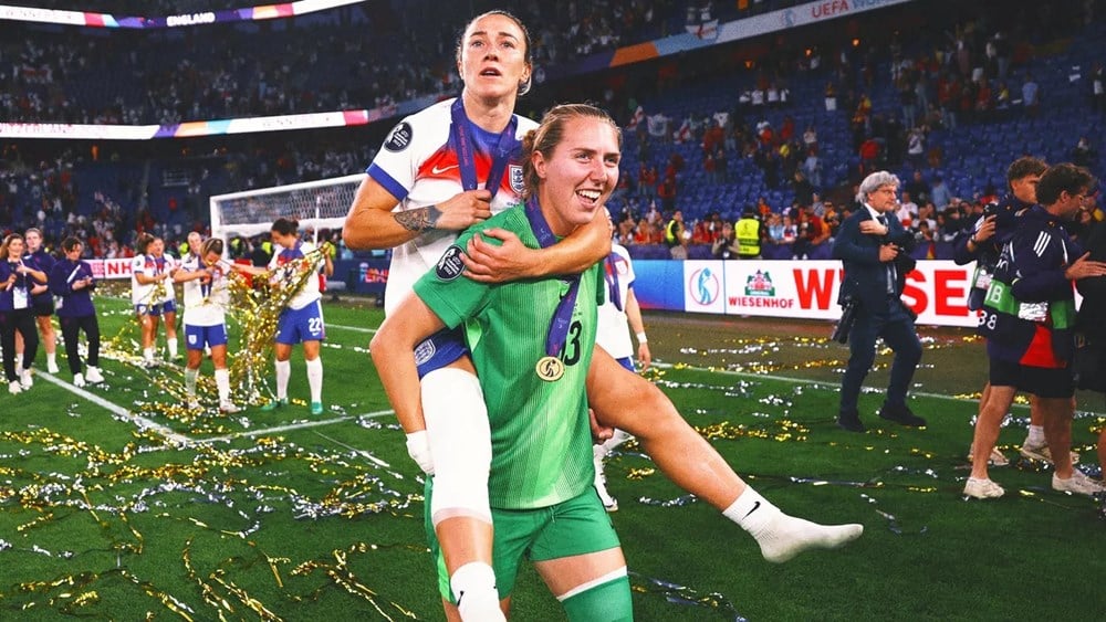 Nhà vô địch Euro 2025 tiết lộ thi đấu với xương chày gãy - ảnh 1