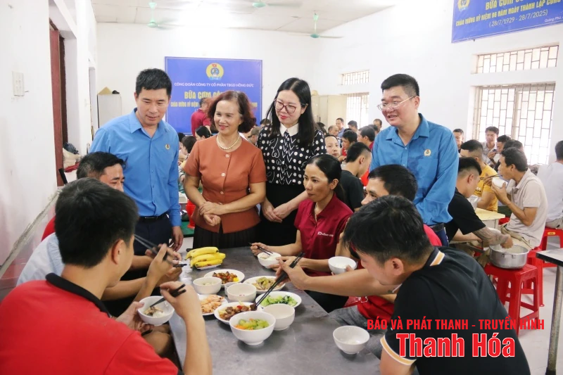 “Bữa cơm công đoàn” gắn kết người lao động Công ty CP Thiết bị giáo dục Hồng Đức