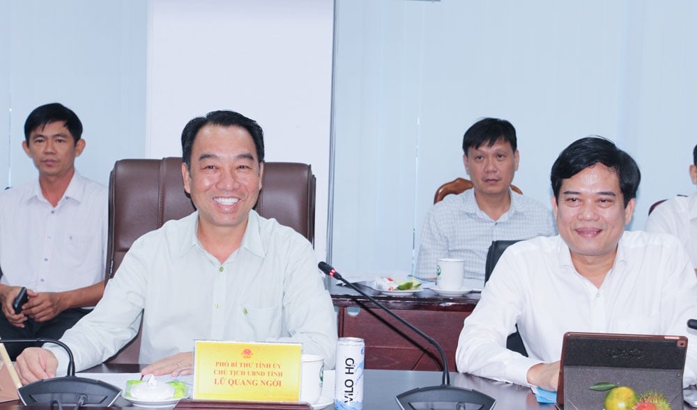 អនុលេខាគណៈកម្មាធិការបក្សខេត្ត ប្រធានគណៈកម្មាធិការប្រជាជនខេត្ត - Lu Quang Ngoi មានប្រសាសន៍ក្នុងកិច្ចប្រជុំ។