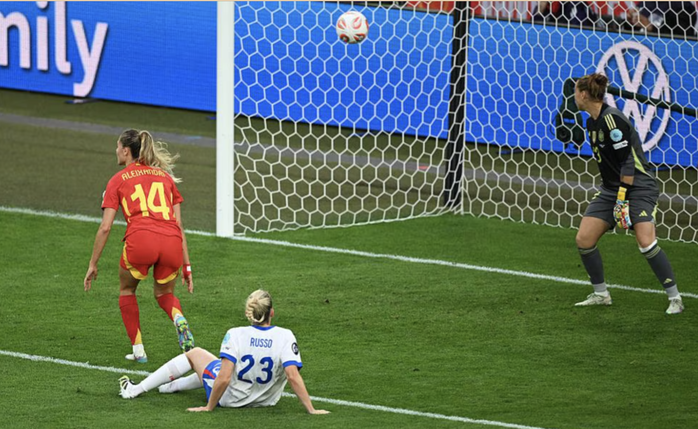 Euro 2025: Thắng Tây Ban Nha ở loạt 11 m, tuyển Anh nghẹt thở bảo vệ ngôi Hậu- Ảnh 2.