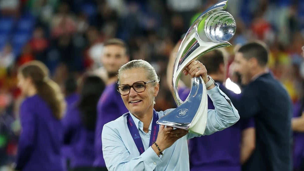 Nhà vô địch Euro 2025 tiết lộ thi đấu với xương chày gãy - ảnh 3