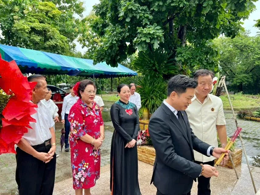 Tổng lãnh sự quán Việt Nam tại Khon Kaen, Thái Lan và cộng đồng tổ chức kỷ niệm Ngày Thương binh - Liệt sĩ