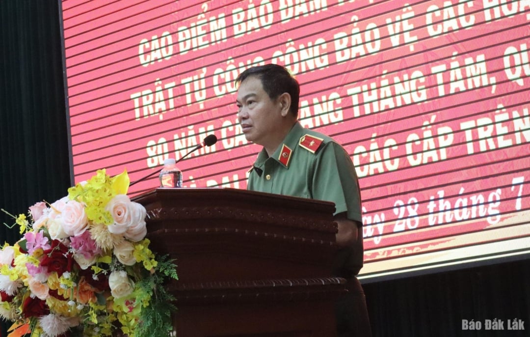 Thiếu tướng Phan Thanh Tám, Giám đốc Công an tỉnh phát biểu tại buổi lễ.