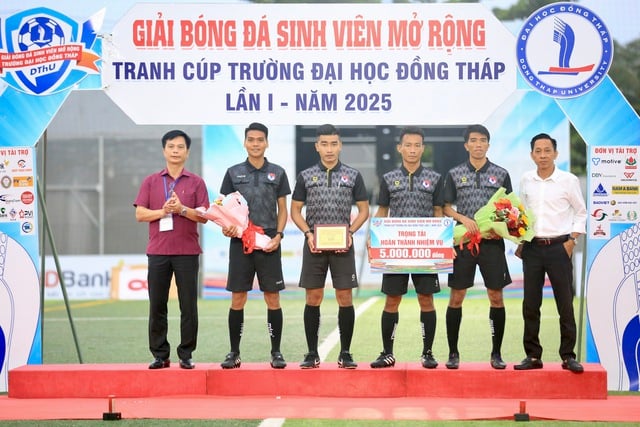 Một cầu thủ đá hỏng 2 quả 11 m, đội Trường ĐH Đồng Tháp đánh rơi chức vô địch- Ảnh 7.