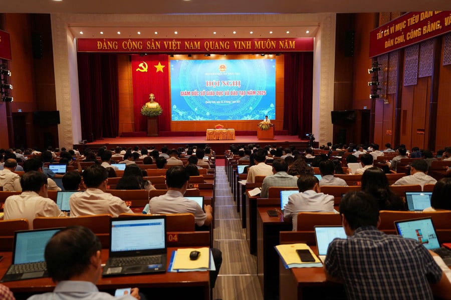 hoi-nghi1.jpg