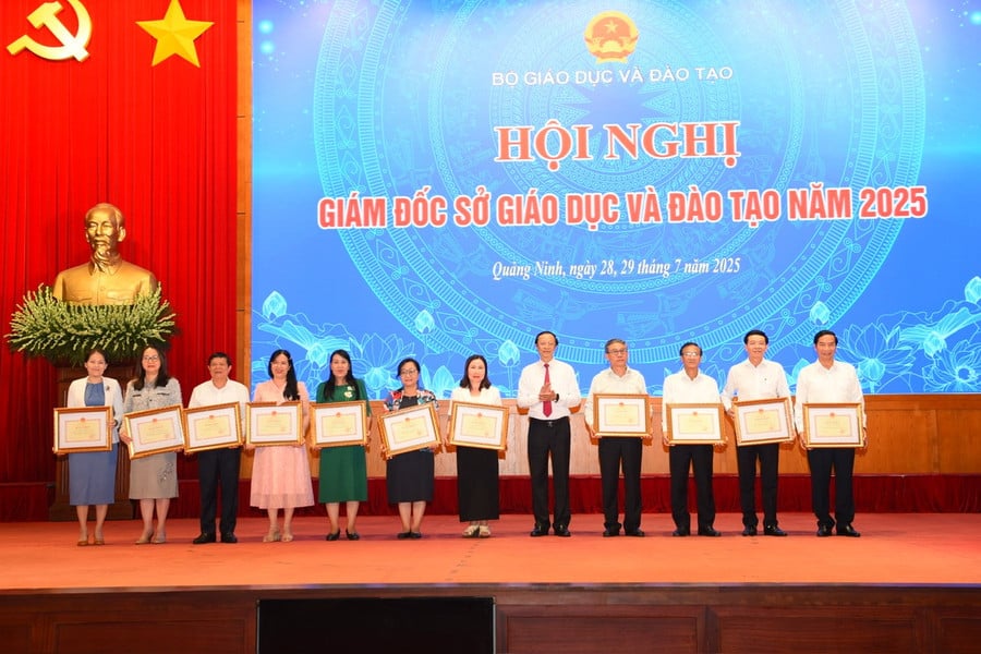 bang-khen1.jpg