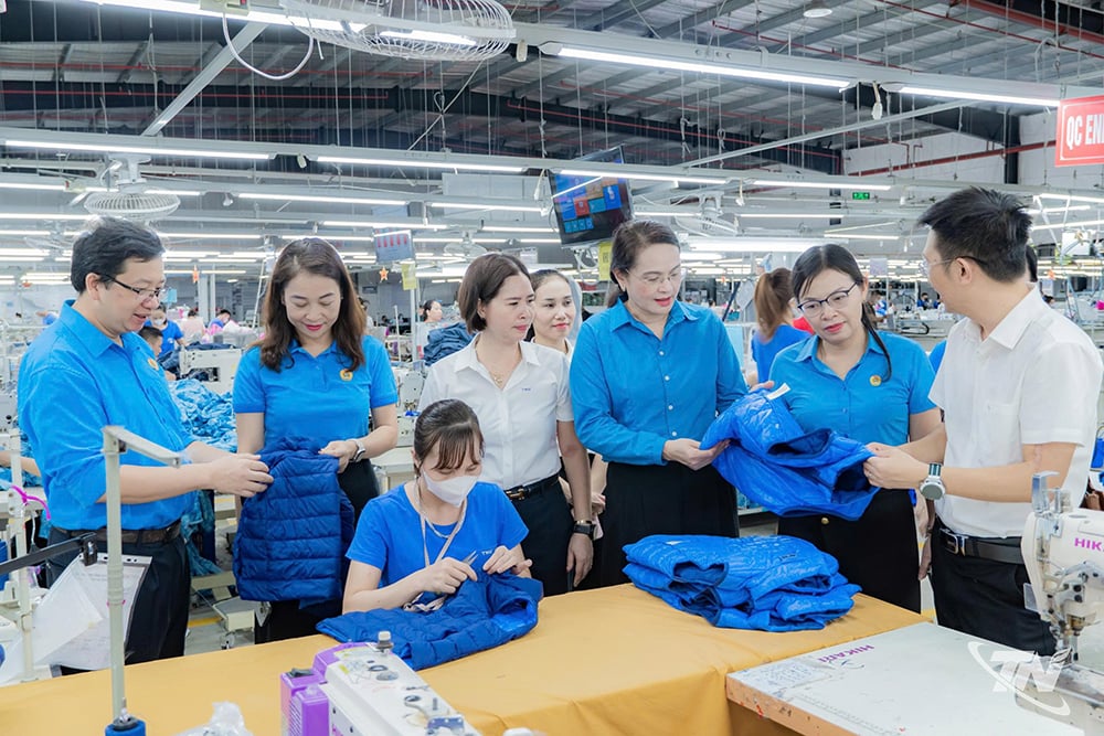 សហជីព​តែងតែ​យក​ចិត្ត​ទុក​ដាក់​ក្នុង​ការ​សម្រប​សម្រួល​ជាមួយ​អាជីវកម្ម​ដើម្បី​ការពារ​សិទ្ធិ​កម្មករ។