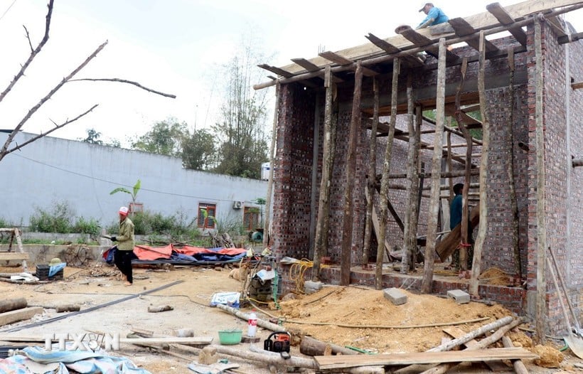 Một hộ nghèo tại tỉnh Thái Nguyên (tỉnh Bắc Kạn cũ) được hỗ trợ xây nhà mới. (Ảnh: Nguyễn Công Hải/TTXVN)