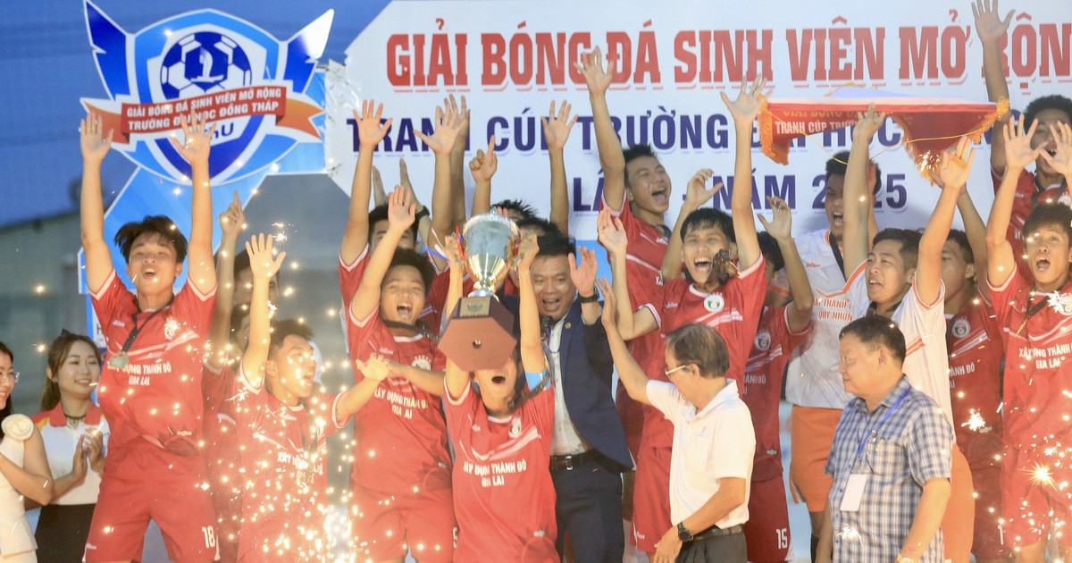 Một cầu thủ đá hỏng 2 quả 11 m, đội Trường ĐH Đồng Tháp đánh rơi chức vô địch
