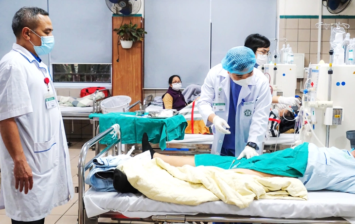 Miễn học phí cho bác sĩ nội trú, tại sao không? - Ảnh 1.