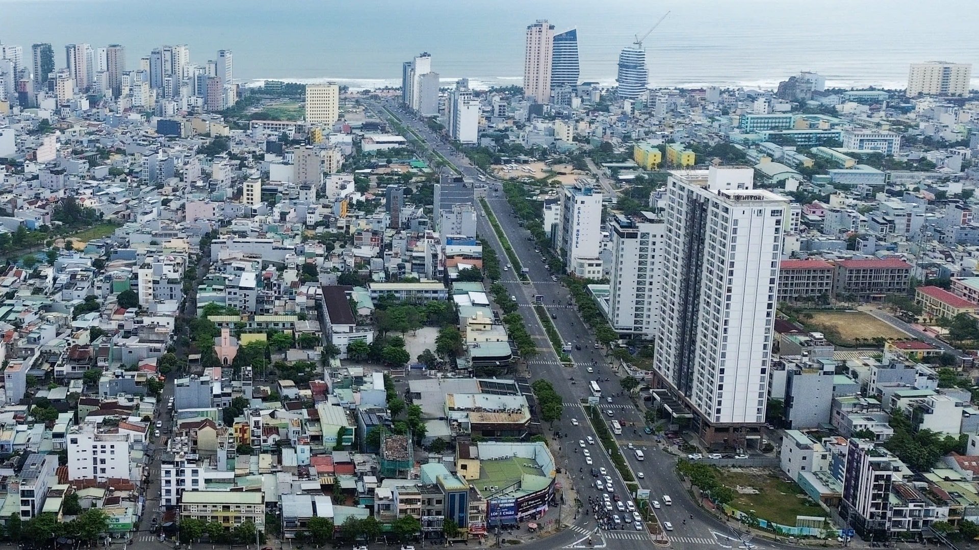 Sự phục hồi du lịch, dòng vốn FDI và chính sách mở rộng đô thị sau sáp nhập Quảng Nam đang tạo đà phát triển mới cho bất động sản Đà Nẵng. Ảnh: TRỌNG HÙNG