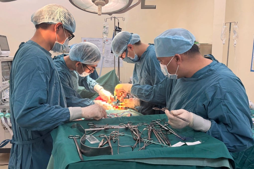 Lần đầu bệnh viện ở TPHCM thực hiện ca mổ đặc biệt chữa ung thư tiết niệu - 1