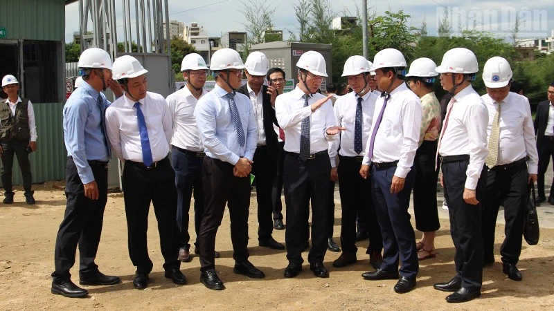 Da Nang launches Project of Laboratory for manufacturing packaging technology for semiconductor microchips