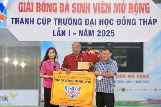Một cầu thủ đá hỏng 2 quả 11 m, đội Trường ĐH Đồng Tháp đánh rơi chức vô địch- Ảnh 11.