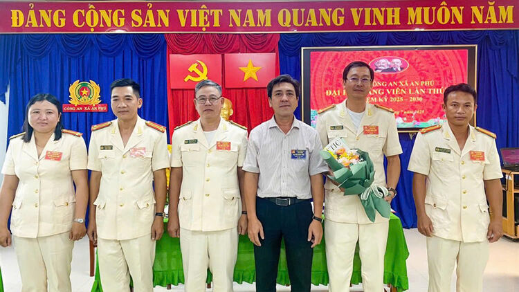 មហាសន្និបាតបក្សលើកទី១ នៃក្រឡាបក្សនគរបាលឃុំ An Phu អាណត្តិ ២០២៥ - ២០៣០