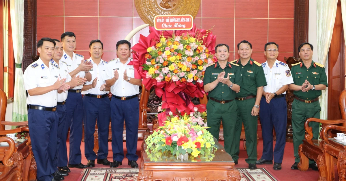 Tư lệnh Vùng Cảnh sát biển 2 thăm, chúc mừng Bộ Chỉ huy Quân sự tỉnh Gia Lai sau sáp nhập