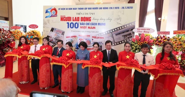 Khai mạc triển lãm ảnh kỷ niệm 50 năm Báo Người Lao Động