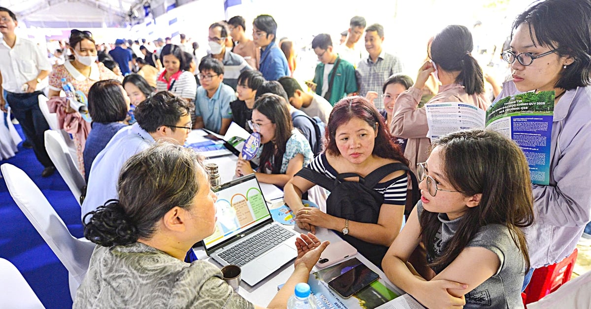 Tuyển sinh đại học 2025: Điểm sàn giảm sâu, điểm chuẩn sẽ ra sao?
