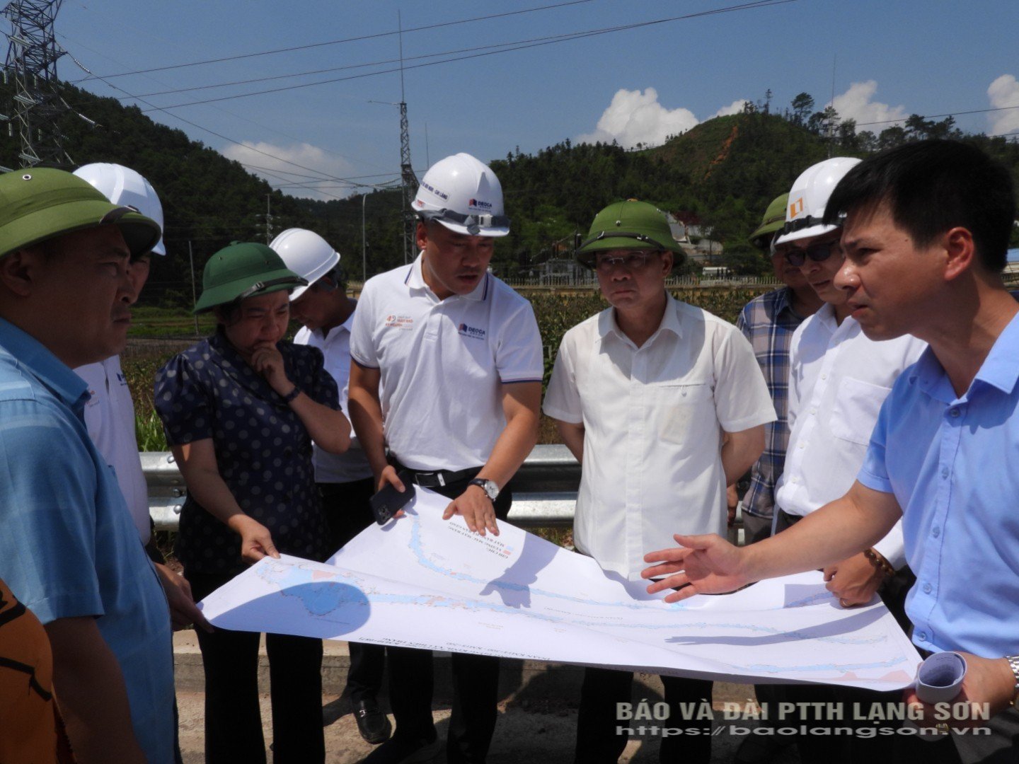 Lãnh đạo phường Kỳ Lừa, báo cáo với đồng chí Bí thư Tỉnh ủy các vướng mắc về giải phóng mặt bằng dự án
