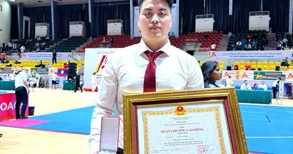 Từ cậu bé mê game đến nhà vô địch thế giới 4 lần, nhận Huân chương Lao động hạng Nhất