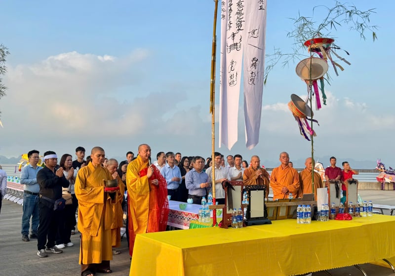 Cầu siêu tưởng niệm 39 nạn nhân vụ lật tàu du lịch Vịnh Xanh 58 -0