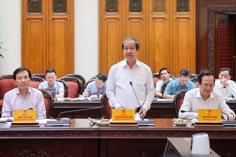 Bộ trưởng Nguyễn Kim Sơn đã đưa ra các kiến nghị cụ thể nhằm đảm bảo tiến độ và tính khả thi của kế hoạch xây dựng 100 trường vùng biên giới - Ảnh: VGP/Nhật Bắc