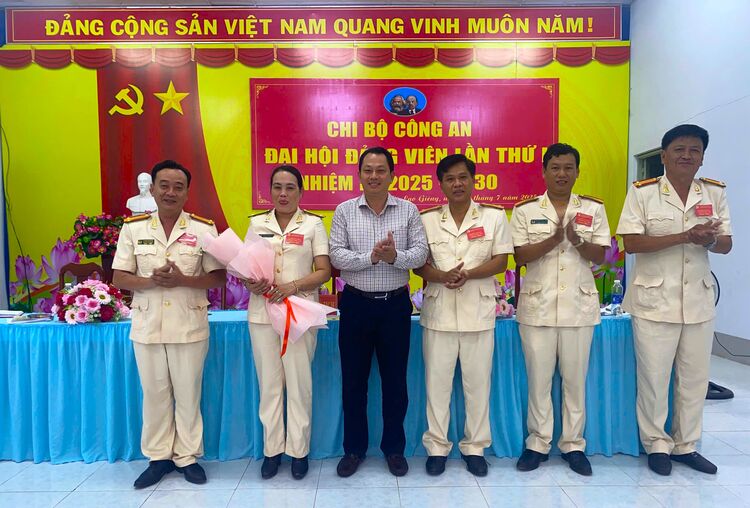មហាសន្និបាតបក្សនៃកោសិកាប៉ូលីសឃុំ Cu Lao Gieng សម្រាប់អាណត្តិ 2025-2030