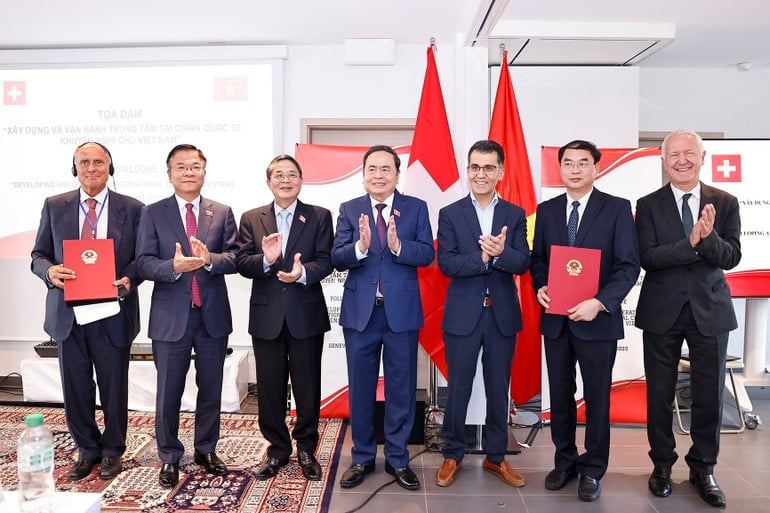 vna-potal-chu-tich-quoc-hoi-du-toa-dam-xay-dung-va-van-hanh-trung-tam-tai-chinh-quoc-te-va-khuyen-nghi-cho-viet-nam-8176534.jpg