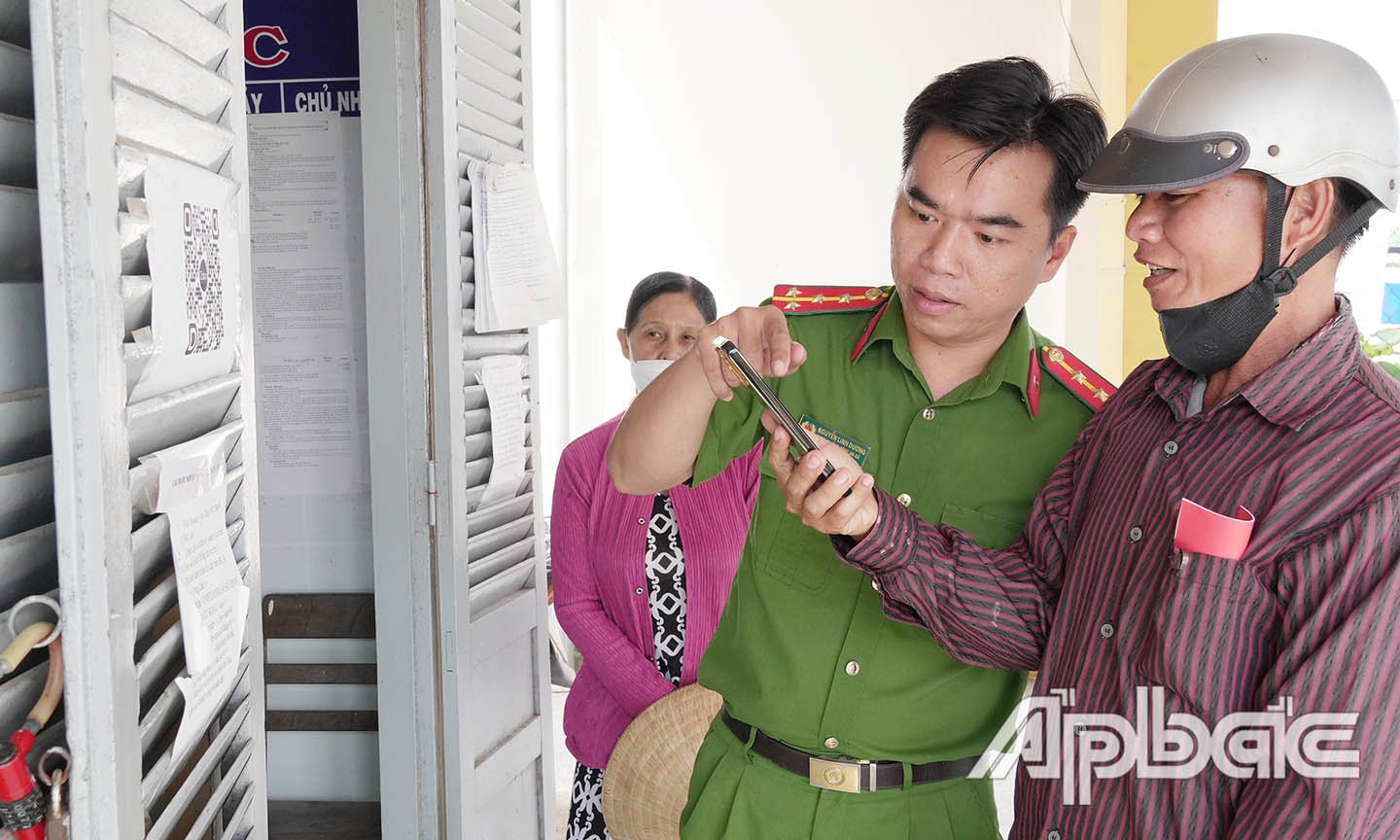  Hướng dẫn người dân quét mã QR truy cập thông tin phòng, chống tội phạm trên zalo Công an xã. 