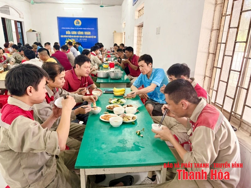 “Bữa cơm công đoàn” gắn kết người lao động Công ty CP Thiết bị giáo dục Hồng Đức