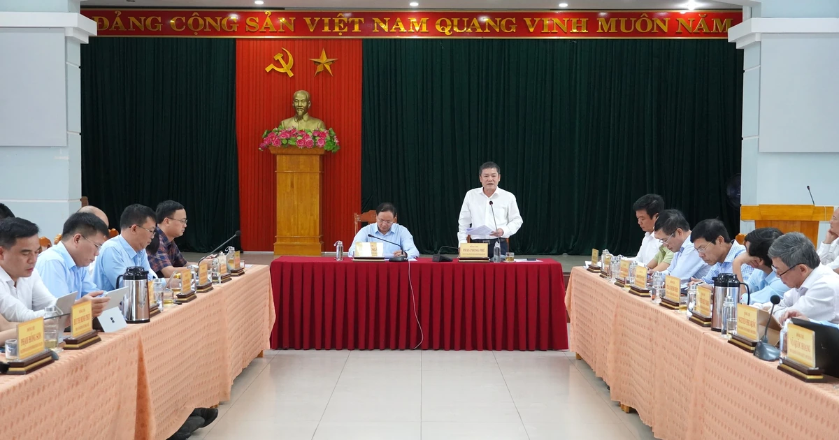 Thứ trưởng Lê Minh Ngân làm việc với Sở Nông nghiệp và Môi trường Quảng Trị