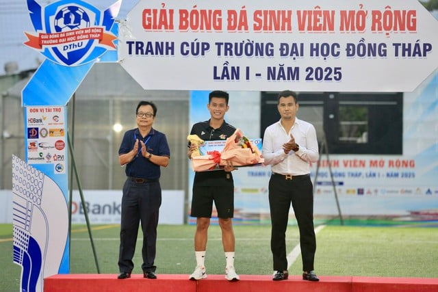 Một cầu thủ đá hỏng 2 quả 11 m, đội Trường ĐH Đồng Tháp đánh rơi chức vô địch- Ảnh 9.