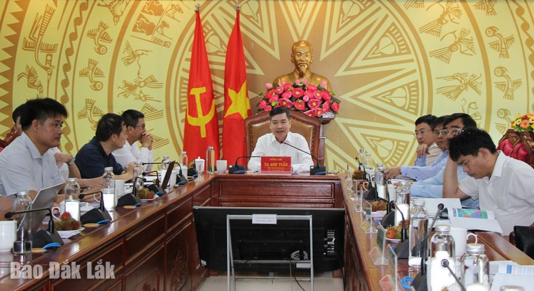 Phó Bí thư Tỉnh ủy, Chủ tịch UBND tỉnh đề nghị Bộ Xây dựng sớm cập nhật các quy hoạch liên quan đến khu bến cảng Bãi Gốc - Đông Hòa.