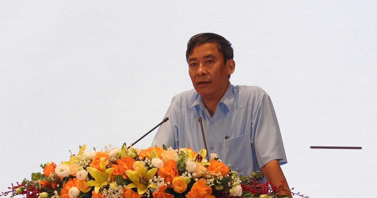 Phát triển đội ngũ và hoàn thiện thể chế, chính sách đối với nhà giáo