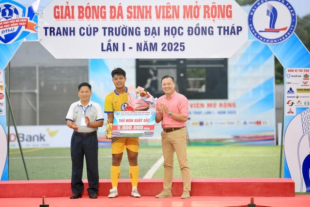 Một cầu thủ đá hỏng 2 quả 11 m, đội Trường ĐH Đồng Tháp đánh rơi chức vô địch- Ảnh 8.