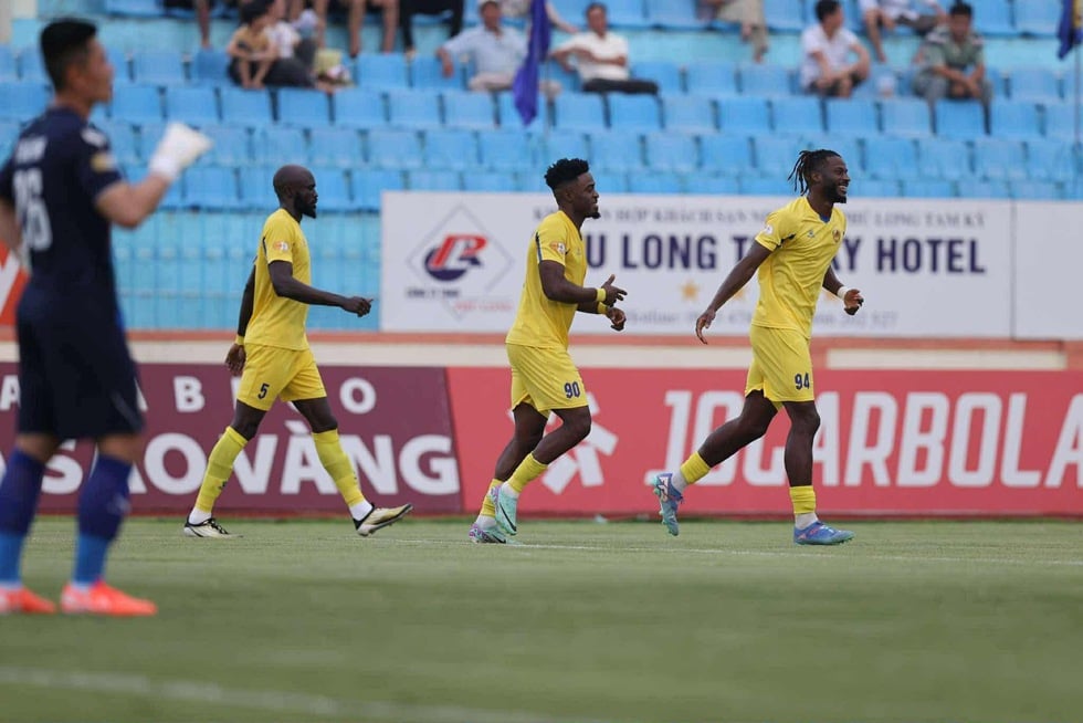 CLB Quảng Nam không bị giải thể, V-League thở phào: Cuộc ‘giải cứu’ nghẹt thở trị giá hơn 100 tỉ đồng- Ảnh 1.