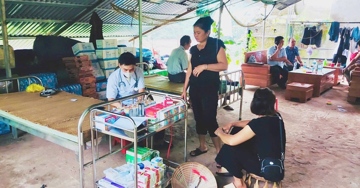 Trạm y tế xã vùng lũ bị cuốn trôi, Nghệ An lập trạm y tế dã chiến khẩn cấp hỗ trợ bà con