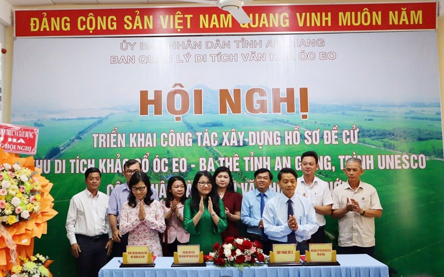 អាន​យ៉ាង៖ ការ​ដាក់​ពង្រាយ​ការ​រៀបចំ​ឯកសារ​ដើម្បី​ដាក់​ឈ្មោះ​តំបន់​អូរ​អ៊ី​បា​ជា​តំបន់​បុរាណ​វត្ថុ​ដើម្បី​ដាក់​ទៅ​អង្គការ​យូណេស្កូ